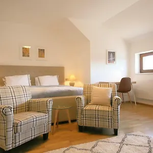 https://prague-expat-house.praguehotelsweb.com